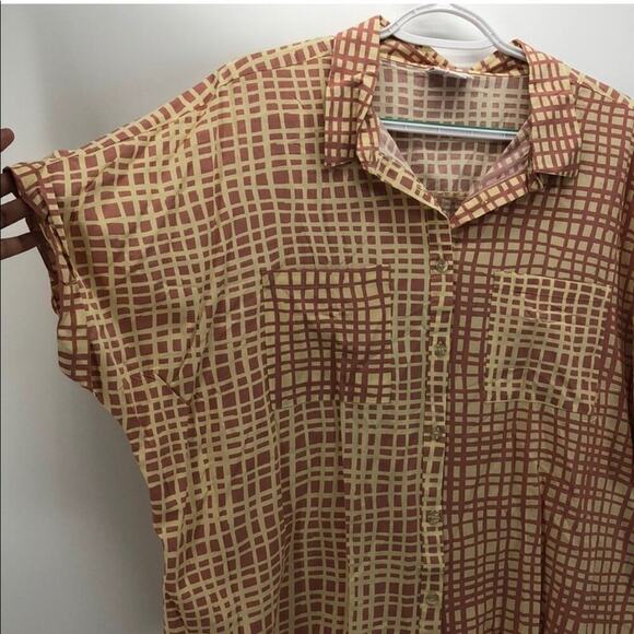 Lularoe Amy mauve cream button cropped top oversized boxy back to school - Picture 2 of 5